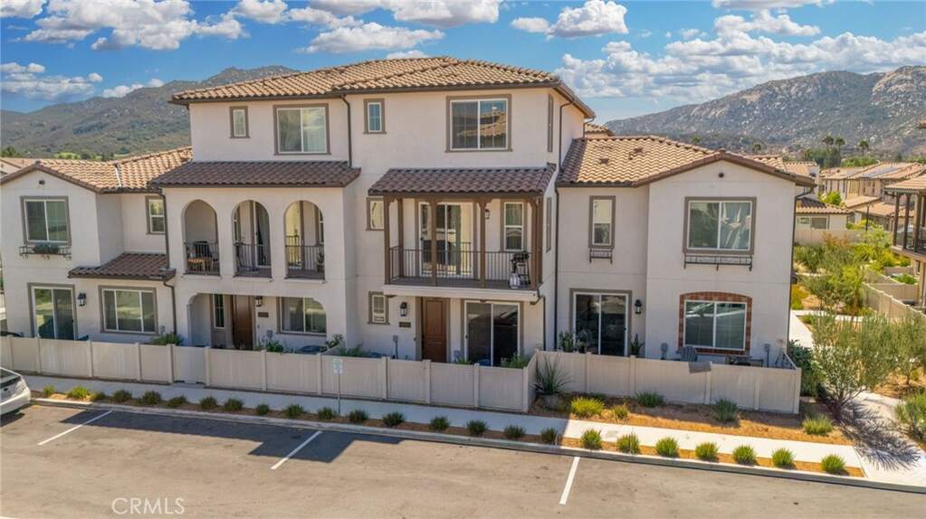 45763 Via Nubes photo