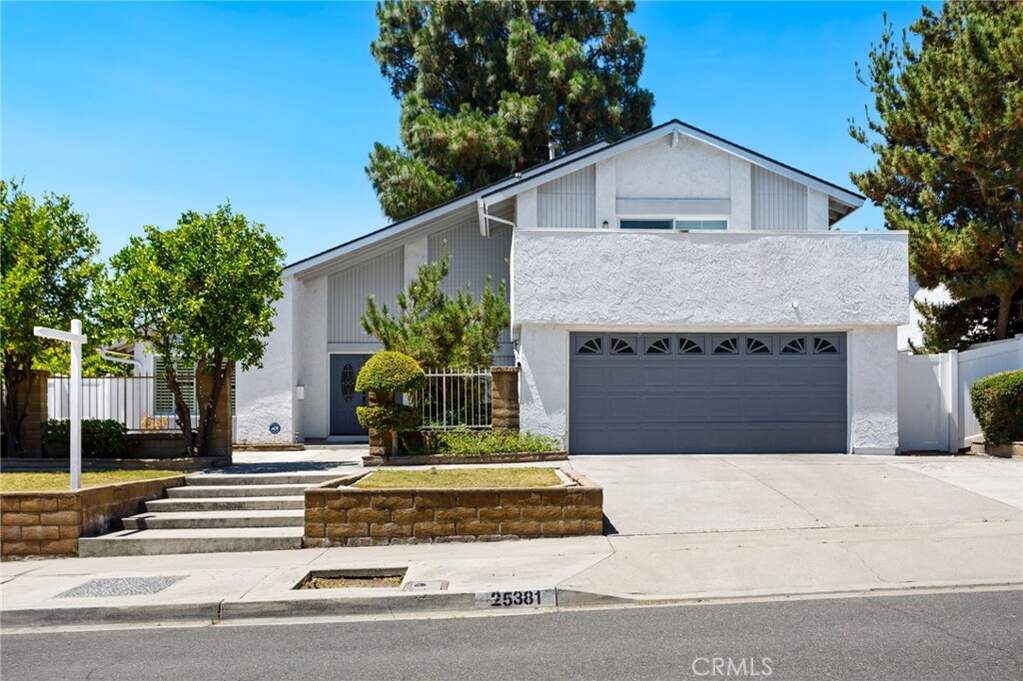25381 Mackenzie Street photo