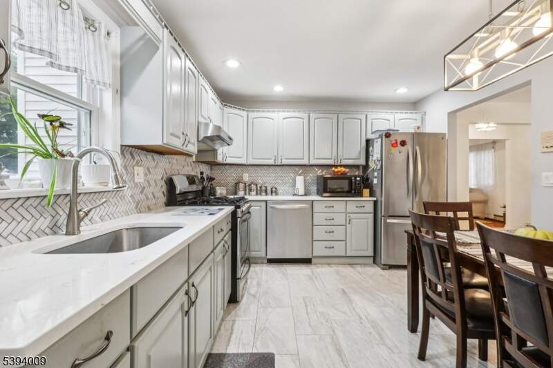 5 Bedroom Single Family Home/House's Image 12