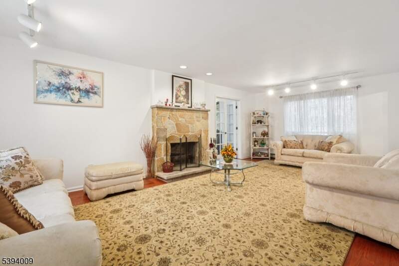 5 Bedroom Single Family Home/House's Image 14