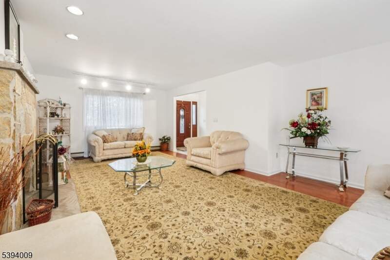 5 Bedroom Single Family Home/House's Image 15
