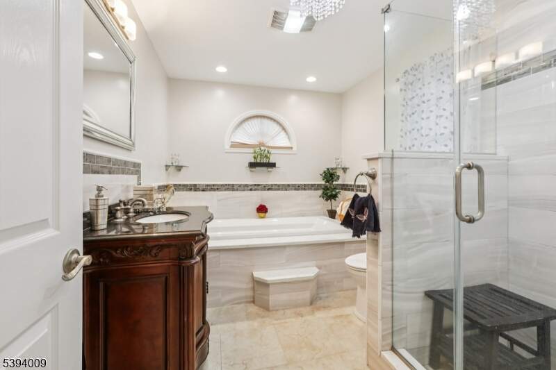 5 Bedroom Single Family Home/House's Image 27