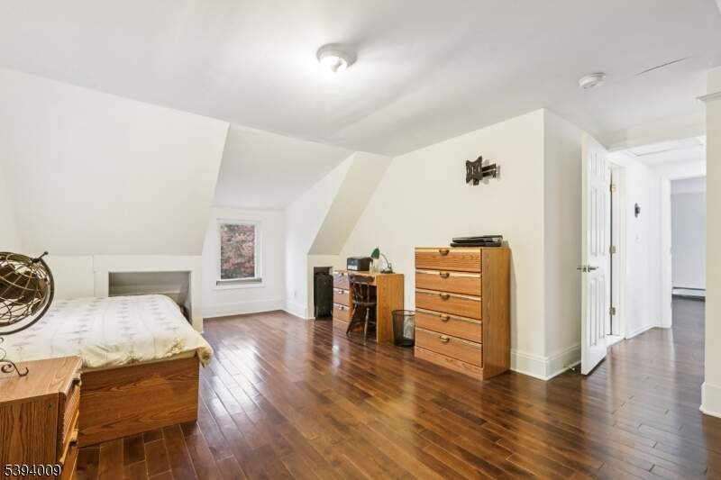 5 Bedroom Single Family Home/House's Image 28