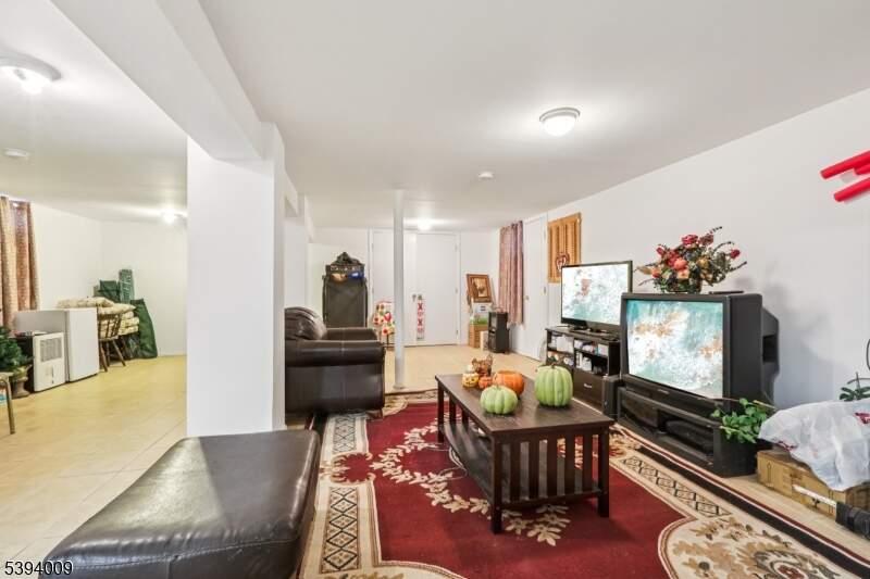 5 Bedroom Single Family Home/House's Image 32