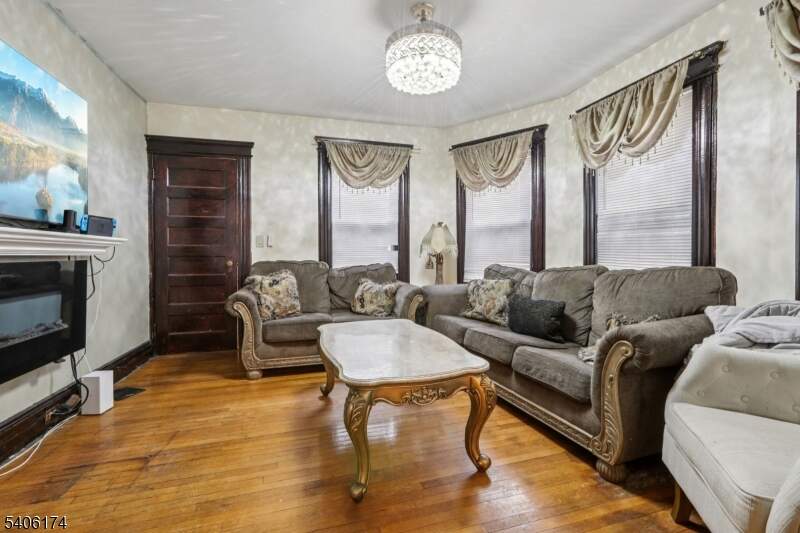 4 Bedroom Single Family Home/House's Image 10