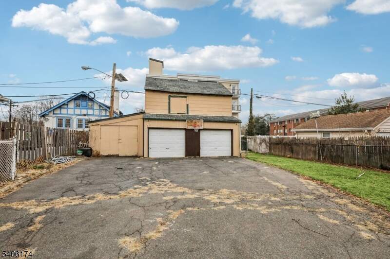 4 Bedroom Single Family Home/House's Image 22