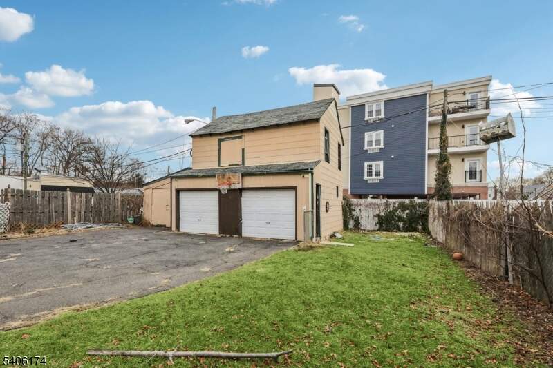 4 Bedroom Single Family Home/House's Image 23