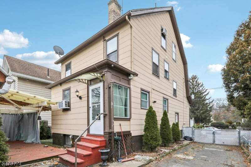 4 Bedroom Single Family Home/House's Image 25