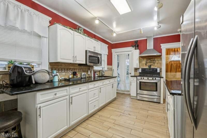 4 Bedroom Single Family Home/House's Image 6