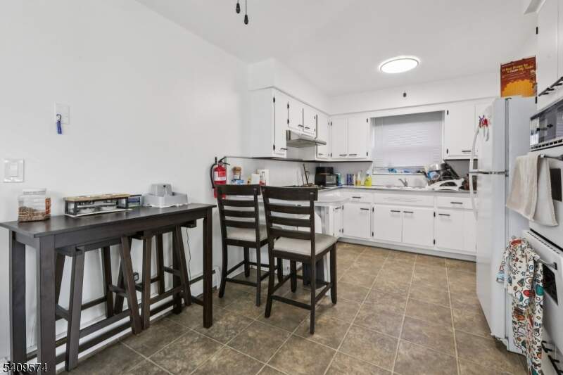 4 Bedroom Multi Unit's Image 11