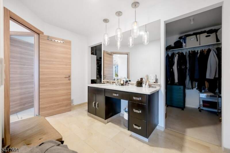 5 Bedroom Single Family Home/House's Image 14