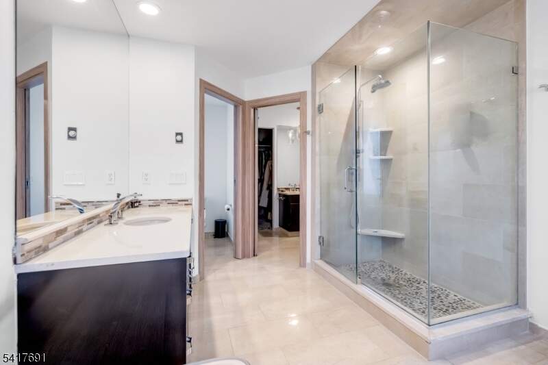 5 Bedroom Single Family Home/House's Image 19
