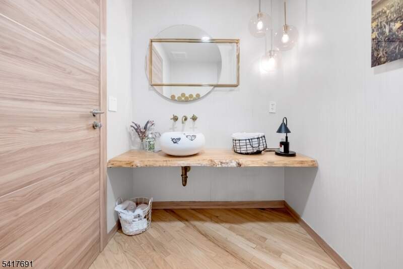 5 Bedroom Single Family Home/House's Image 23