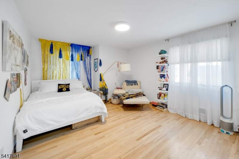 5 Bedroom Single Family Home/House's Image 24