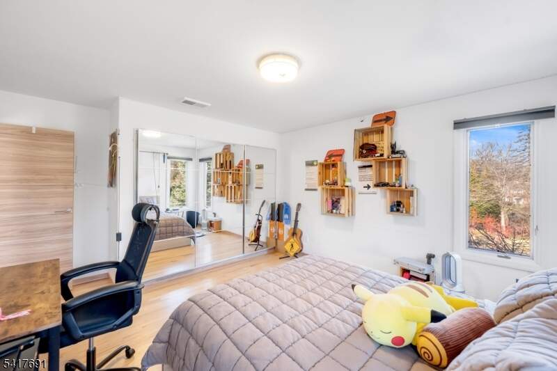 5 Bedroom Single Family Home/House's Image 28