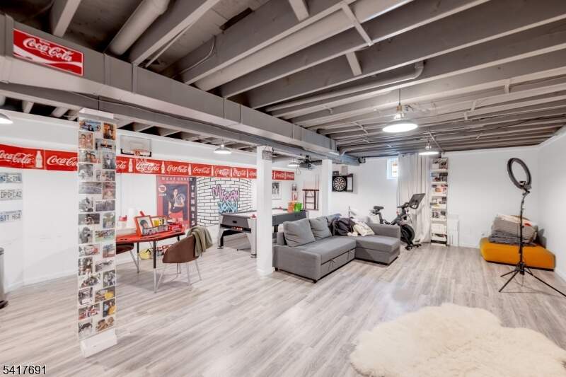 5 Bedroom Single Family Home/House's Image 34