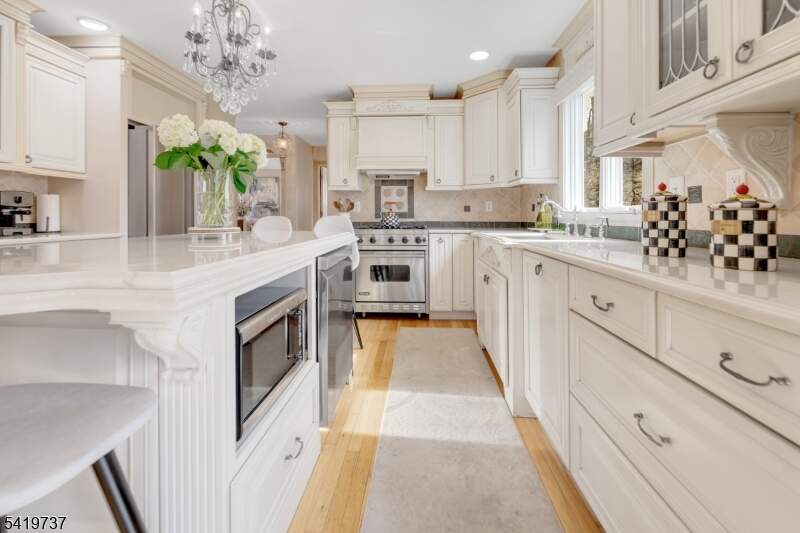 5 Bedroom Single Family Home/House's Image 14