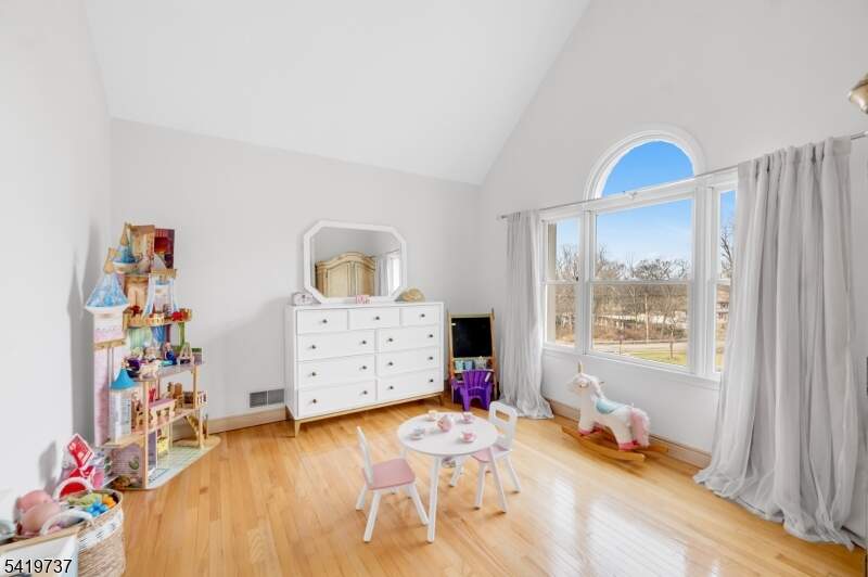 5 Bedroom Single Family Home/House's Image 26