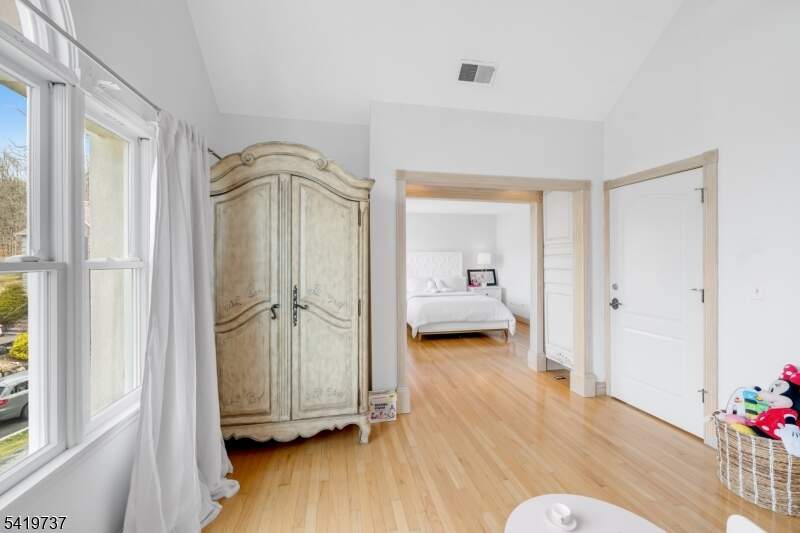 5 Bedroom Single Family Home/House's Image 27