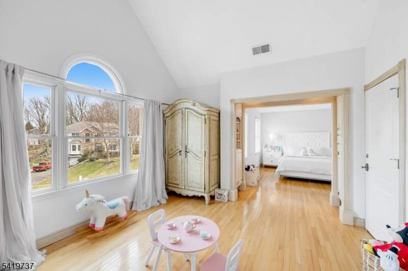 5 Bedroom Single Family Home/House's Image 28