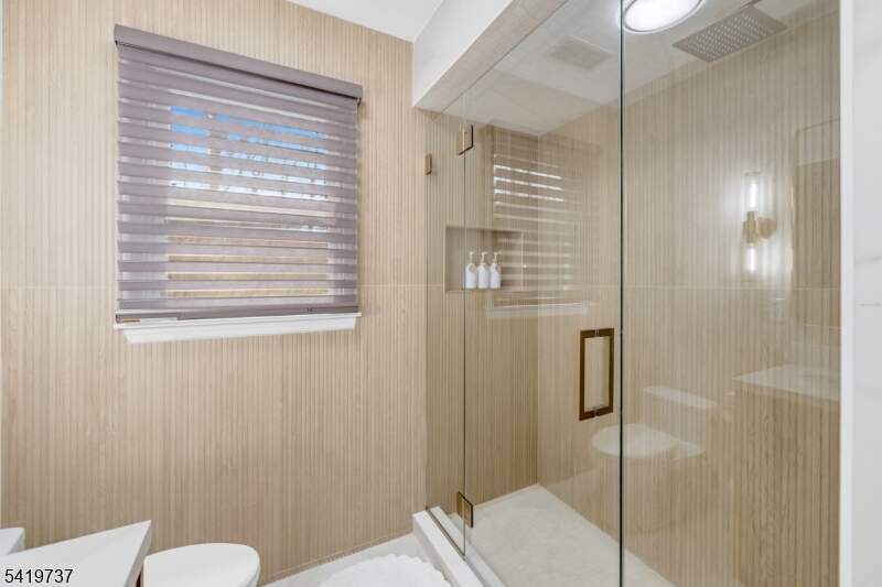 5 Bedroom Single Family Home/House's Image 32