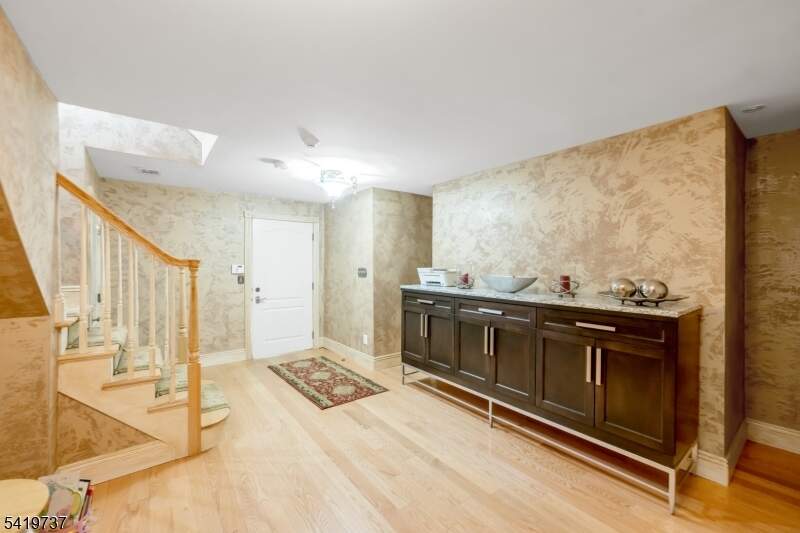5 Bedroom Single Family Home/House's Image 34