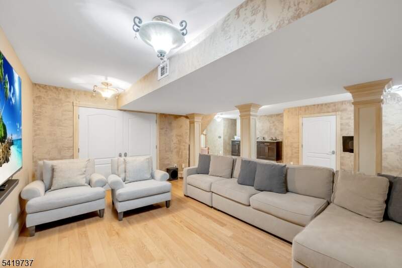 5 Bedroom Single Family Home/House's Image 35