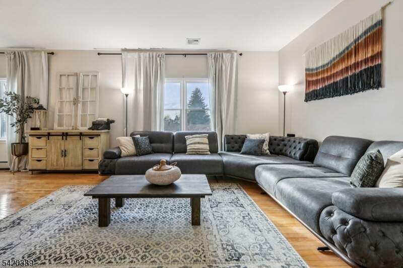 6 Bedroom Single Family Home/House's Image 24
