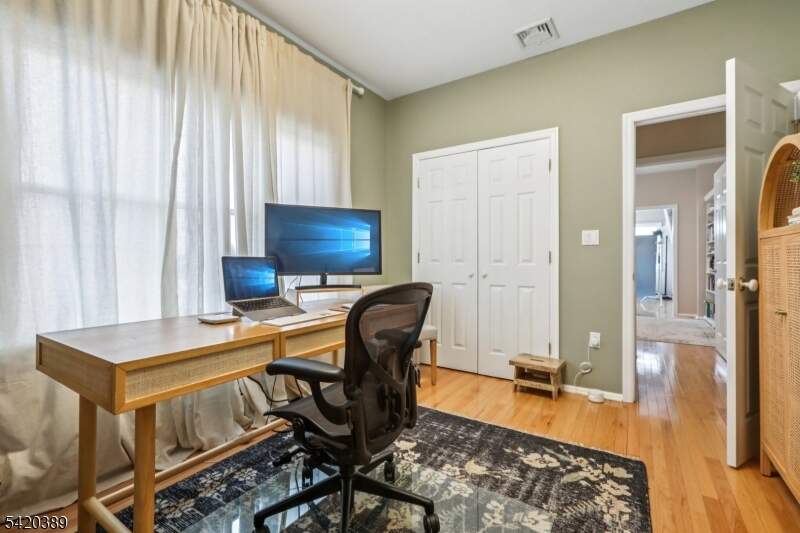 6 Bedroom Single Family Home/House's Image 30