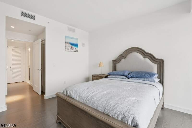 1 Bedroom Apartment/Flat's Image 11