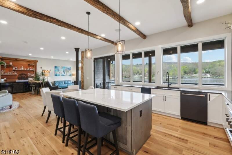 5 Bedroom Single Family Home/House's Image 8