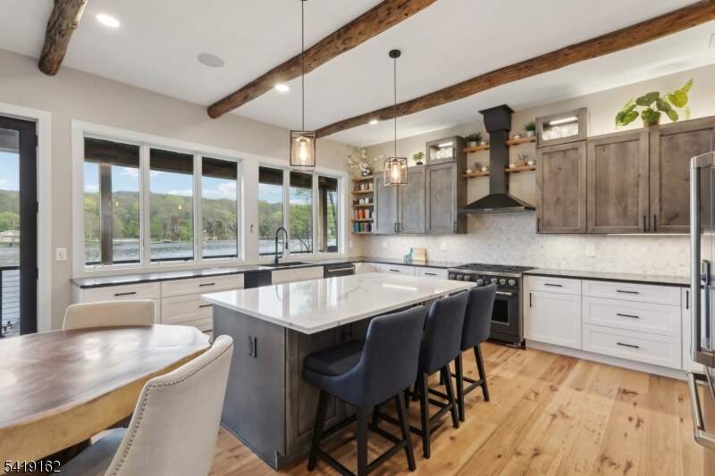 5 Bedroom Single Family Home/House's Image 9