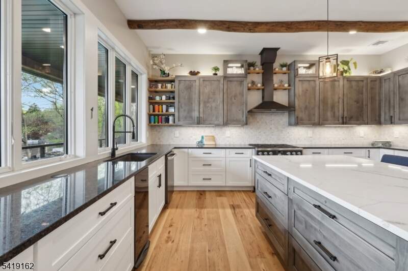 5 Bedroom Single Family Home/House's Image 10