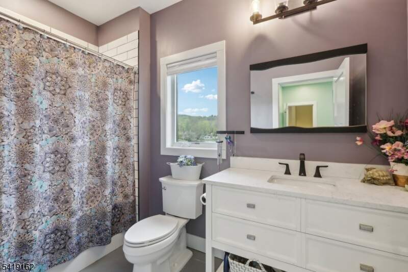 5 Bedroom Single Family Home/House's Image 12