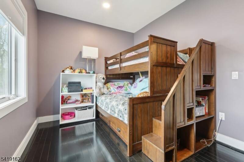 5 Bedroom Single Family Home/House's Image 13