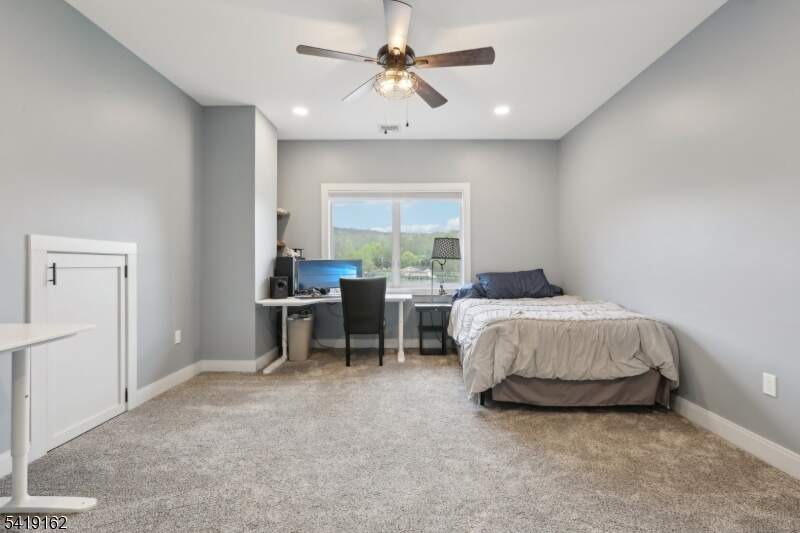 5 Bedroom Single Family Home/House's Image 15