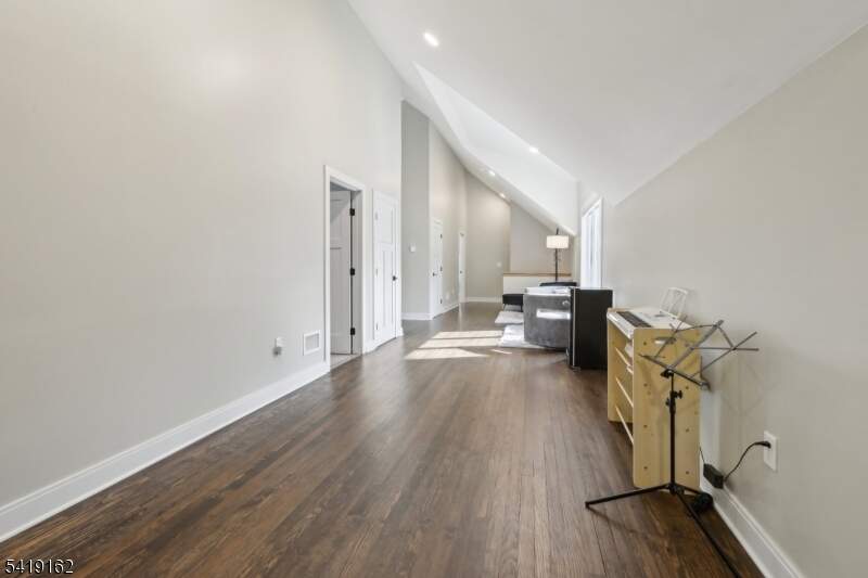 5 Bedroom Single Family Home/House's Image 19