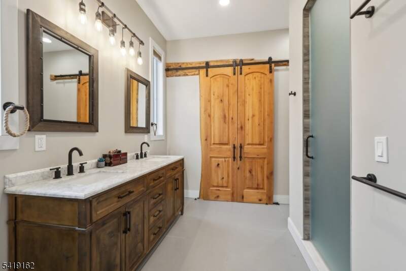5 Bedroom Single Family Home/House's Image 23