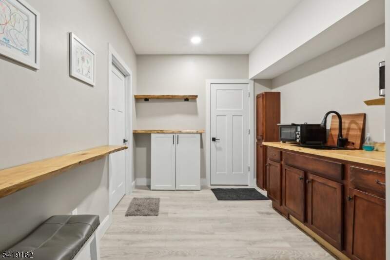 5 Bedroom Single Family Home/House's Image 28