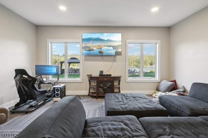 5 Bedroom Single Family Home/House's Image 29