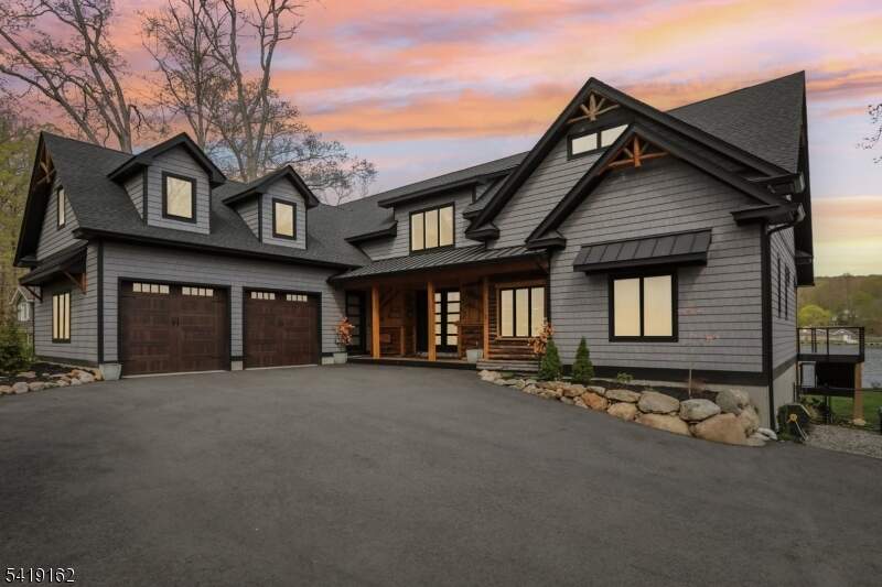 5 Bedroom Single Family Home/House's Image 41