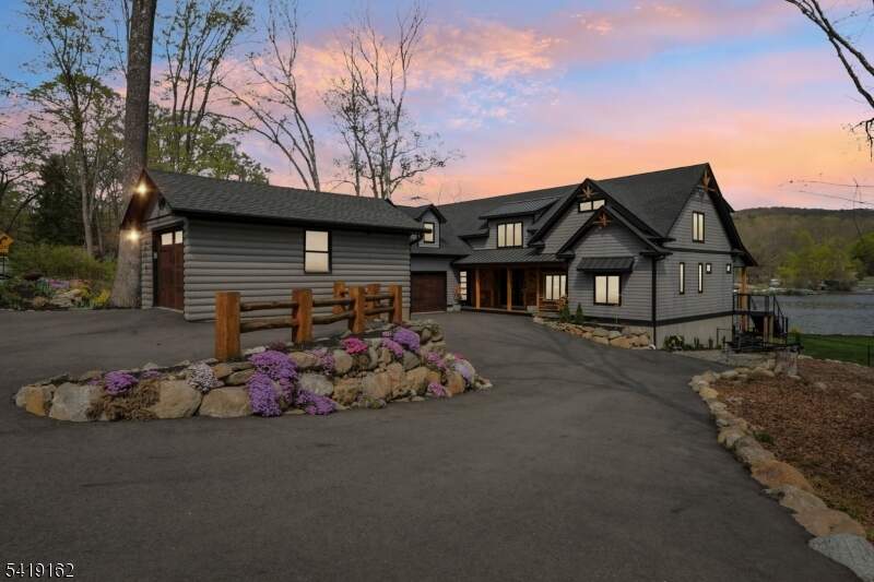 5 Bedroom Single Family Home/House's Image 42