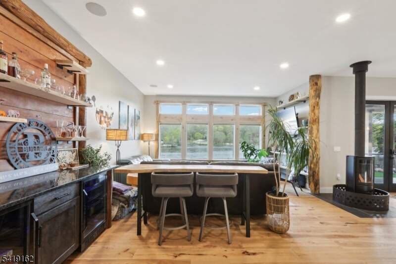 5 Bedroom Single Family Home/House's Image 4