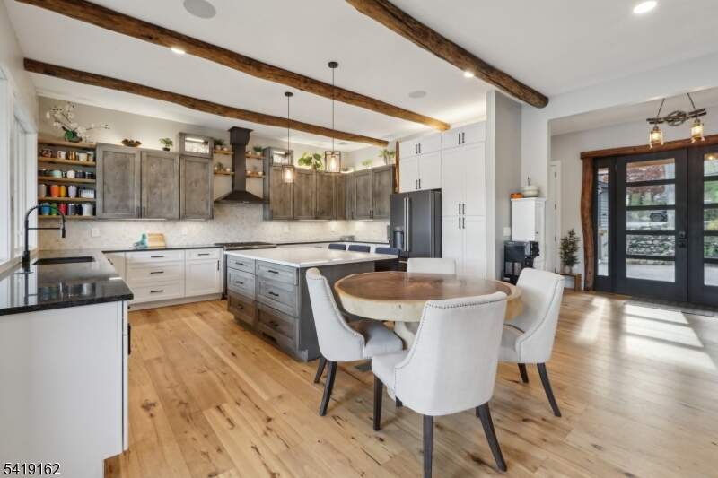 5 Bedroom Single Family Home/House's Image 6