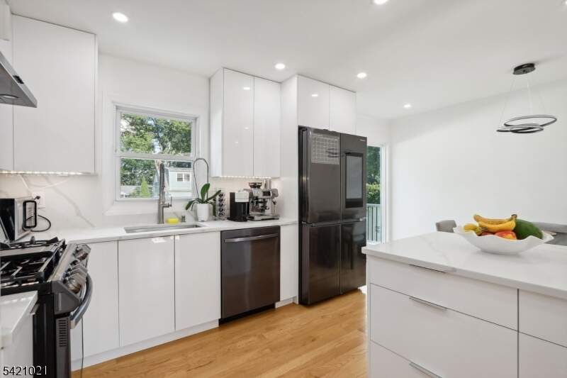 4 Bedroom Single Family Home/House's Image 7