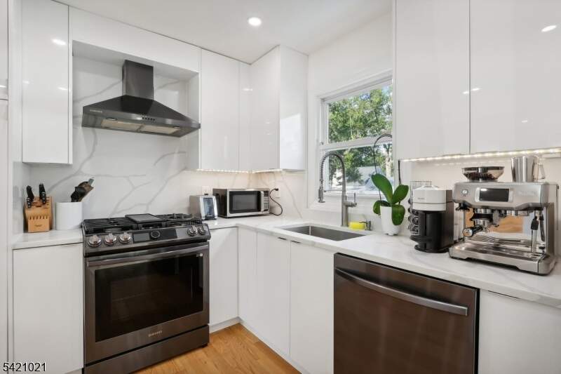 4 Bedroom Single Family Home/House's Image 8