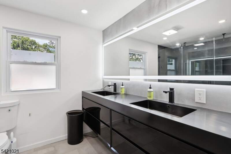 4 Bedroom Single Family Home/House's Image 14