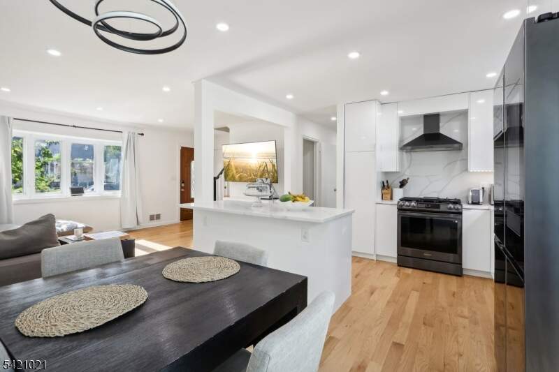 4 Bedroom Single Family Home/House's Image 3