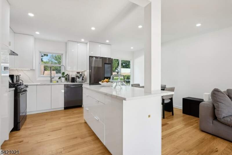 4 Bedroom Single Family Home/House's Image 6