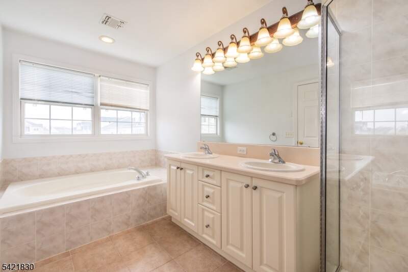 2 Bedroom Villa/Townhouse's Image 10